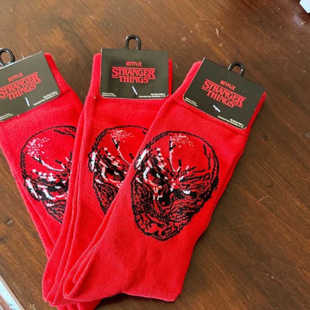 Netflix Stranger Things Red Socks size 6-12 NWT